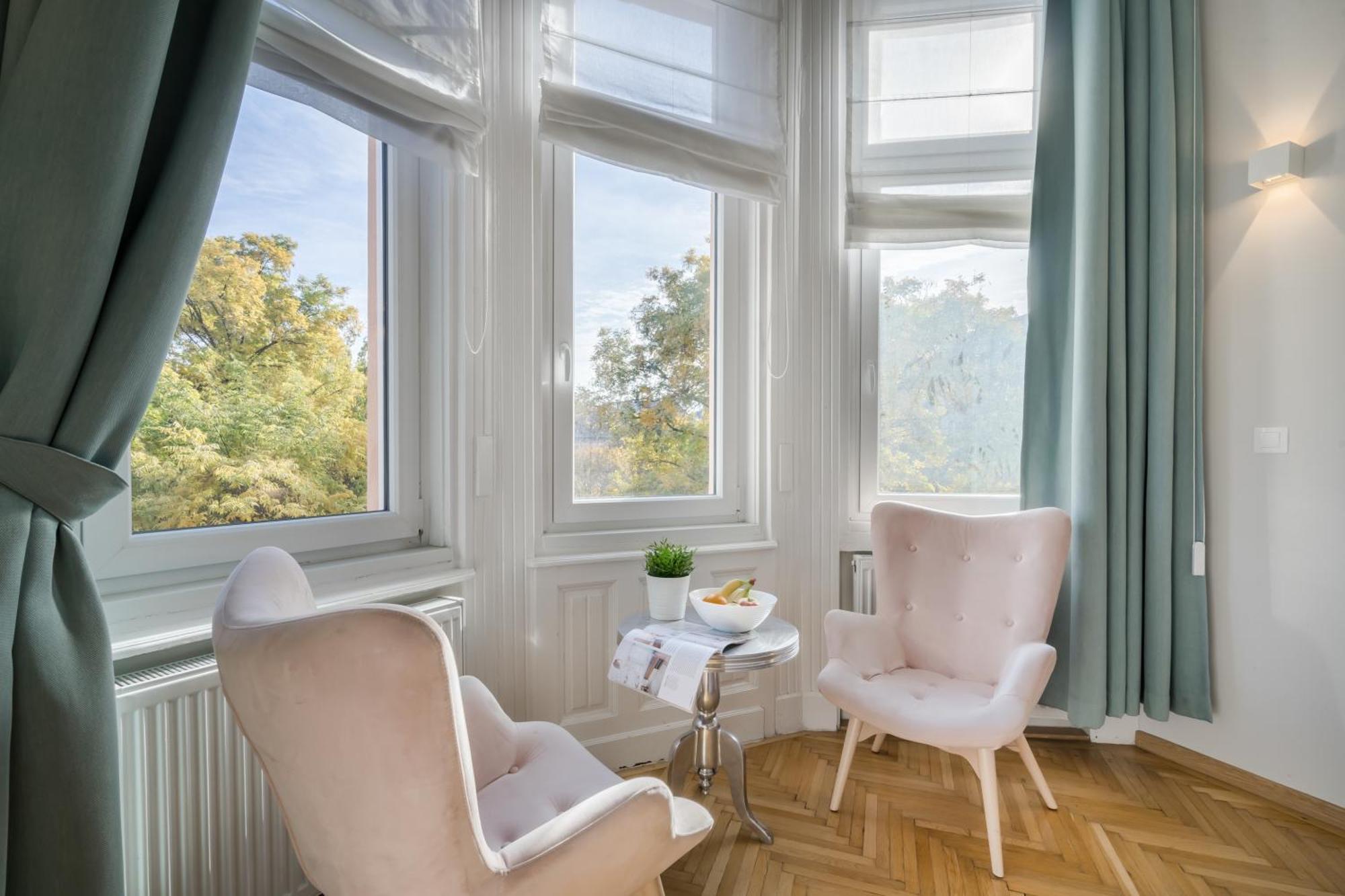 City Block Apartment