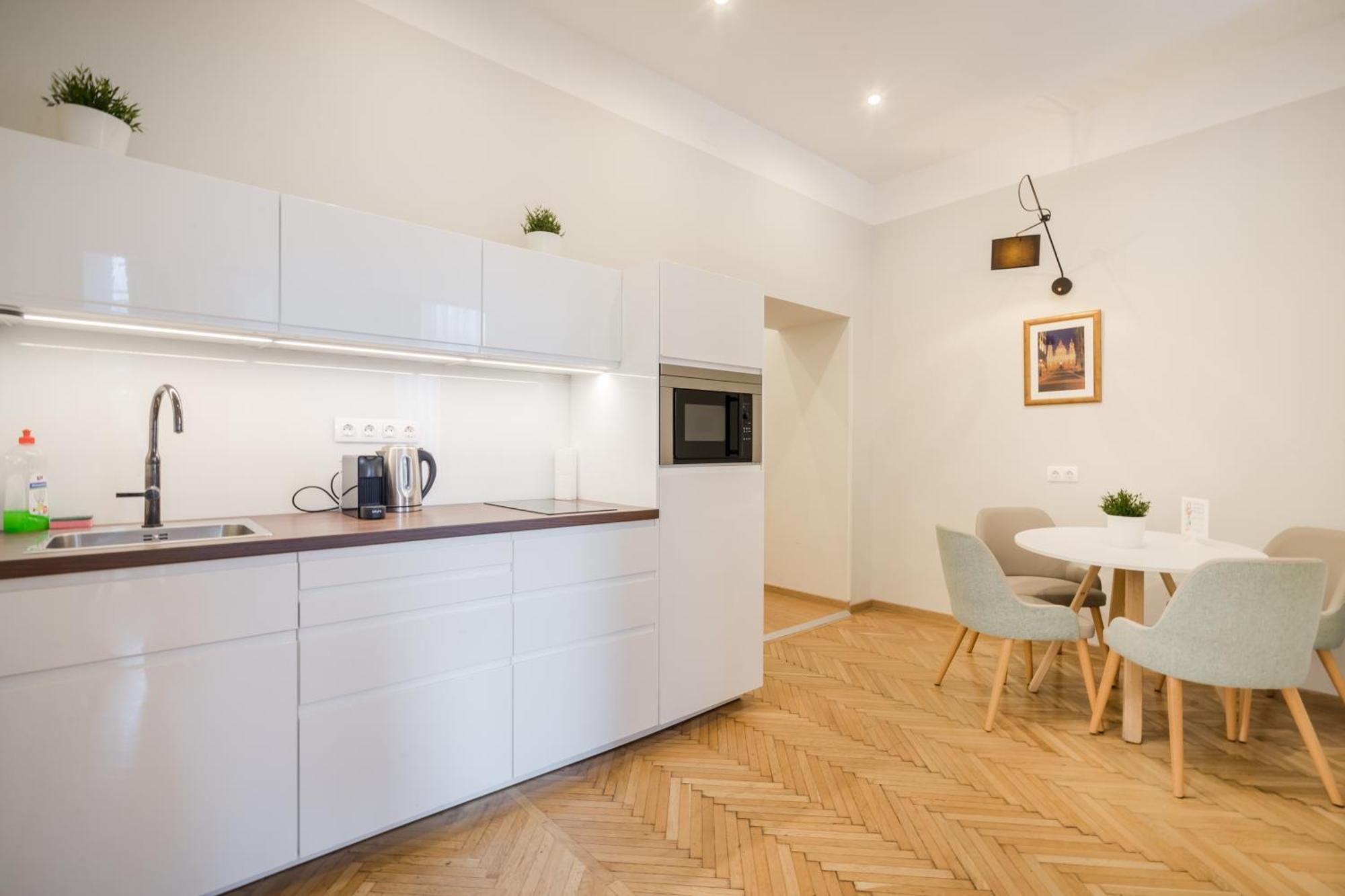 City Block Apartment *